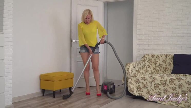 [AuntJudys] - Shaved Housewife Kate Fingers Fast in Heels