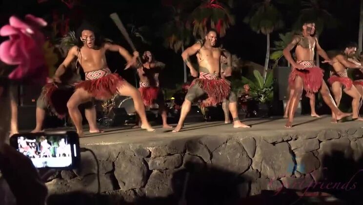 [ATKGirlfriends] - Fingering Niki Snow in Public - Hawaii Amateur - Niki Snow