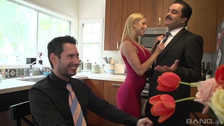 Alexis Fawx gets creamy facial from stud while friend watches