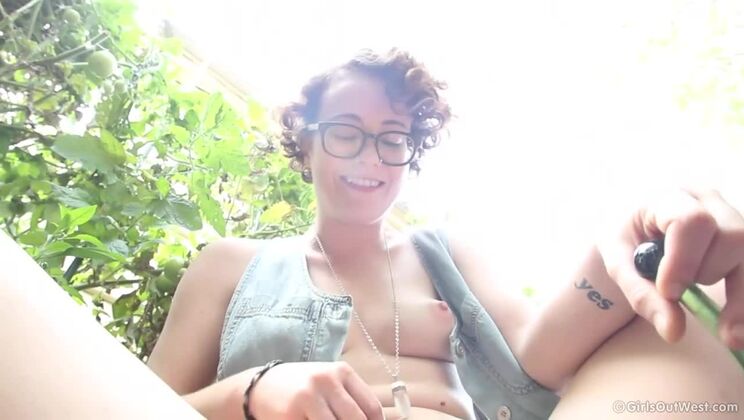 Rosie's Outdoor POV Squirt