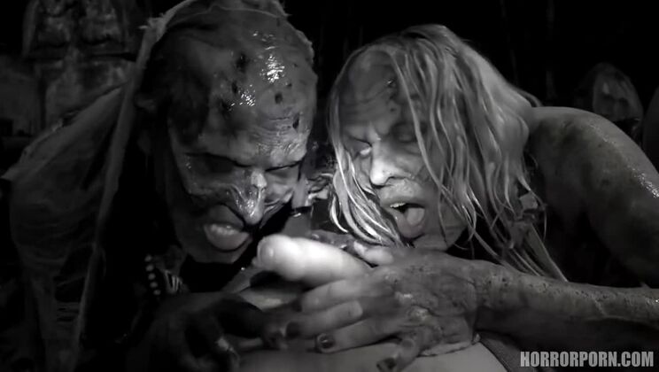 Facial Cum on Zombie