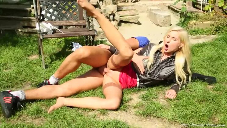 [Tainster] - Vanessa's Sensual Outdoor Bathing with Fetish Twist