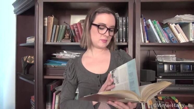 [WeAreHairy] - Lingerie-clad Ruby Rose Gets Naked - Ruby Rose