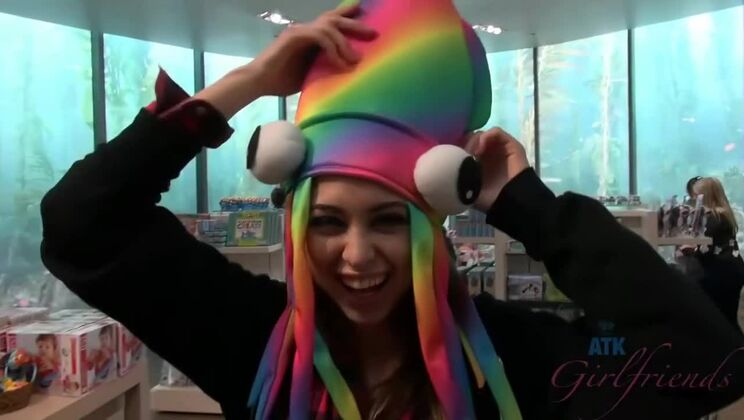 Riley Reid's Pornstar Solo At The Aquarium