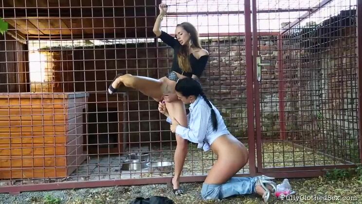 [Tainster] - Gina Devine's Tattoo and Piercing in BDSM - Gina Devine