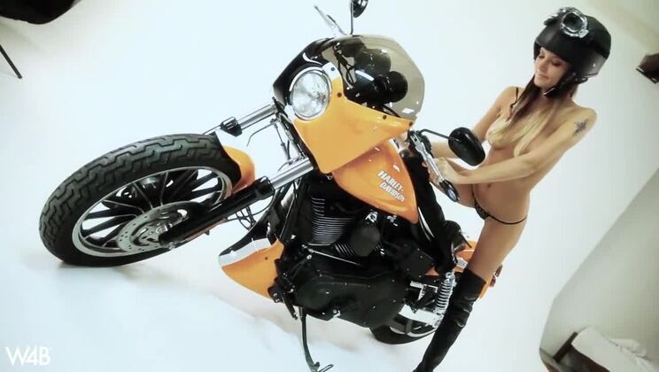 [Watch4Beauty] - Fetish Frenzy with Blonde Clover - Clover