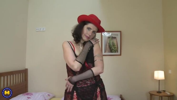 [Mature.nl] - Mature Housewife Darlena Explores Her Hairy Side with Toys