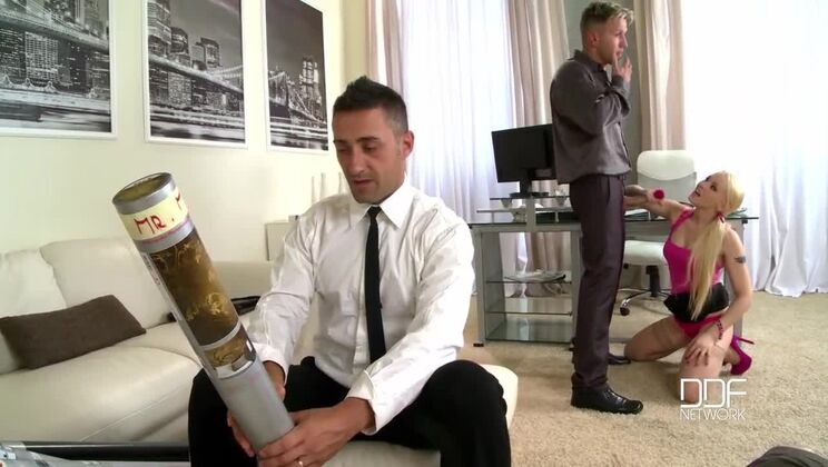 [HandsOnHardcore] - Lola Taylor's Stocking Seduction - Lola Taylor