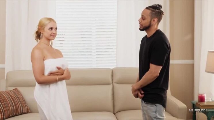 Big Ass Blonde MILF Sarah Vandella's Desire