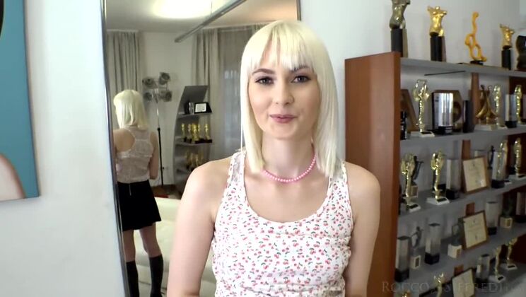 [RoccoSiffredi] - Big Cock and Cumshot Facial on Blonde - Steve Q - Larissa Leite
