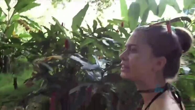 Jill Kassidy Sucks Cock on Road Trip to Hana