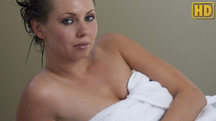 [SelfDesire] - Darla's Solo Wet Pleasure - Darla