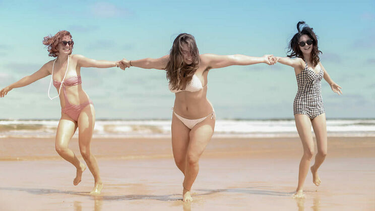 [SouthernSins] - Blowjob on the Beach with Redhead and Brunette - Lily Rei - Chloe B - Kenji Sky - Kara Dasna