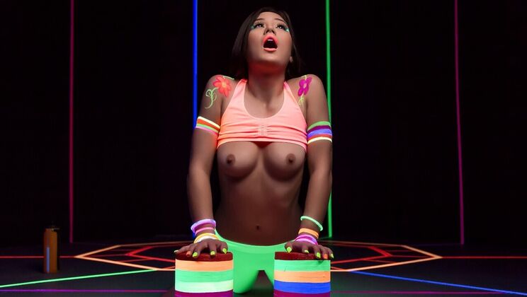 Johnny's Glowing Member and Kendra's Pleasure