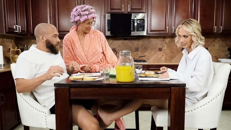 [Brazzers] - Xander Corvus and Sky Pierce - Oily Sex in the Morning - Xander Corvus - Sky Pierce