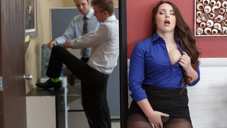 [Brazzers] - Big Boss Bitch - Lola Foxx - Danny D