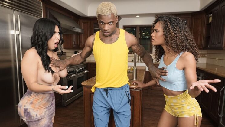 [Brazzers] -  Bubble Butt Babe Gets Spanked! - Scarlit Scandal - Tokyo Lynn - Damion Dayski