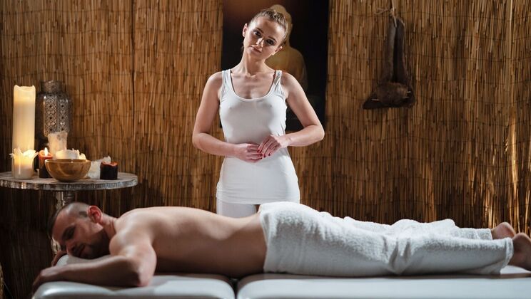 [MassageRooms] - 69 and Cumshot with Oiled Masseuse - Lady Bug - Alex Vichner