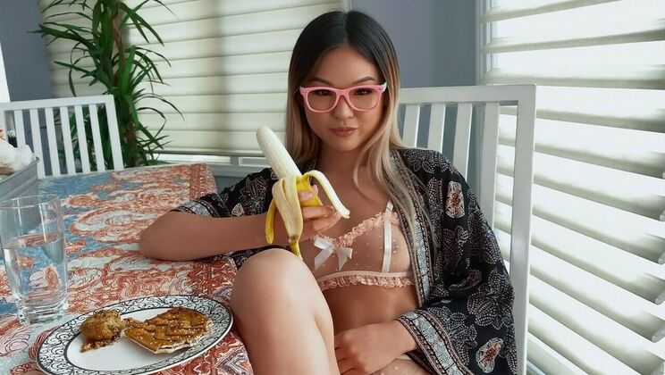 [IKnowThatGirl] - Pussy Persuasion with Blowjob Thrills