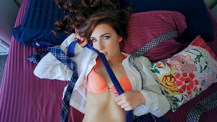 Alex Legend's Horny Girlfriend Gives Mind-Blowing Blowjob