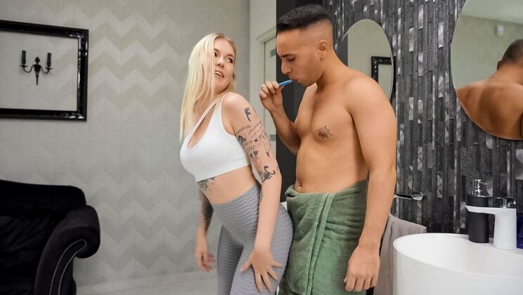 [RKPrime] - Cumshot on a Blonde's Face After a Blowjob - Raul Costa - Mimi Cica