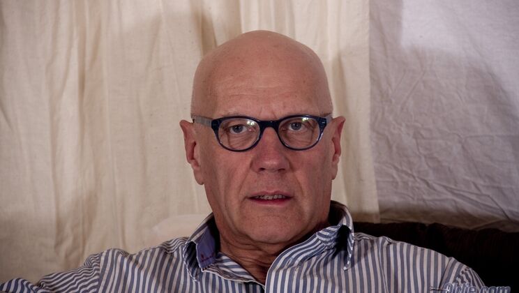 [Oldje] - Nisha's Handjob and Footjob Combo