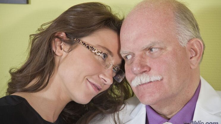 [Oldje] - Old Butler's 69 and Striptease - Julie Skyhigh - Donny