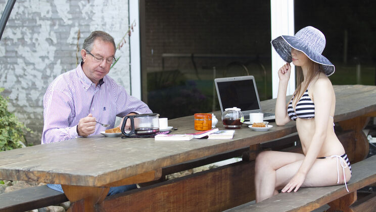 [Oldje] - Beata and Hugh's Steamy Outdoor Encounter
