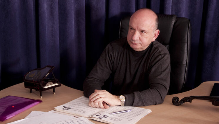 [Oldje] - Big Cock Musician Gets Facial