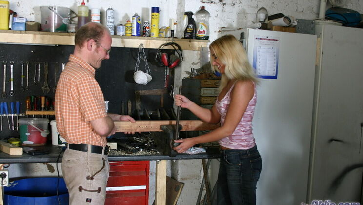 [Oldje] - Drilling a Hole with Blonde Marry and Kenny - Marry Blonde - Kenny
