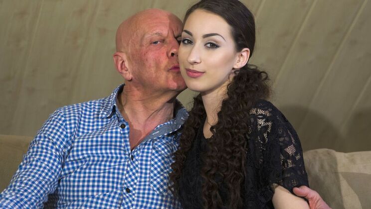 [Oldje] - Job Back on Track with Hugo and Layla - Hugo - Layla Bentho