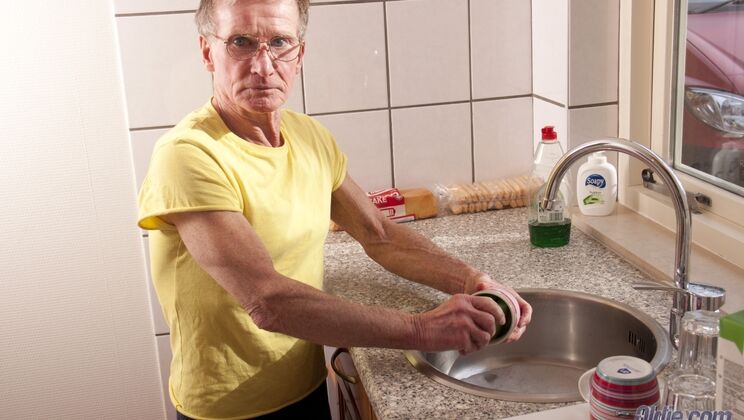 [Oldje] - Kitchen Kissing and Cum Swallowing: Denise Sky