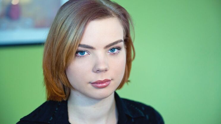 [Oldje] - Blonde Offers Handjob for Forgiveness - Sofia - Hugo