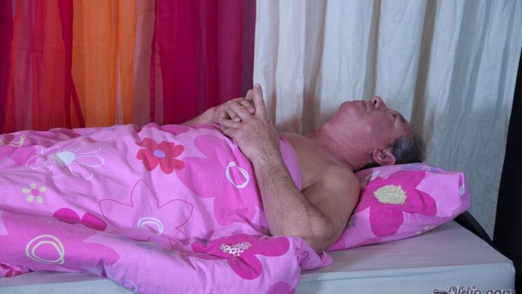 [Oldje] - Cum Swallowing Nisha - Nisha - Hugh