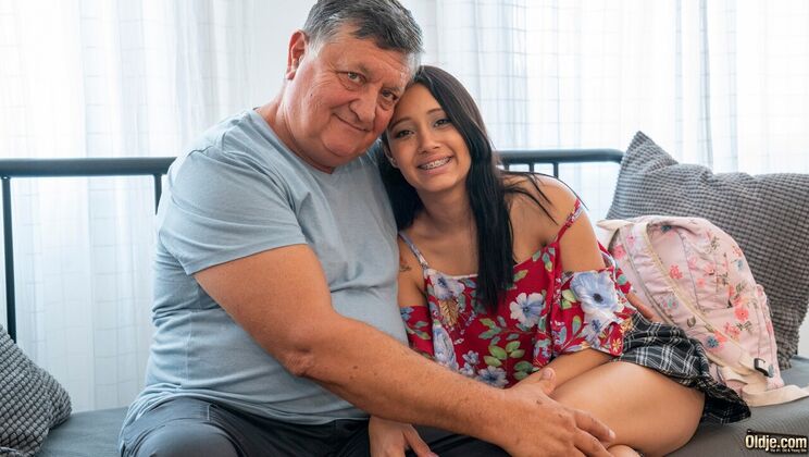 [Oldje] - Lia Ponce's Pussy Licking and Kissing Surprise