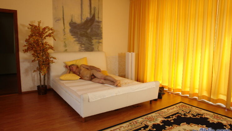 [Oldje] - Blonde House Cleaning Maid's Blowjob Surprise