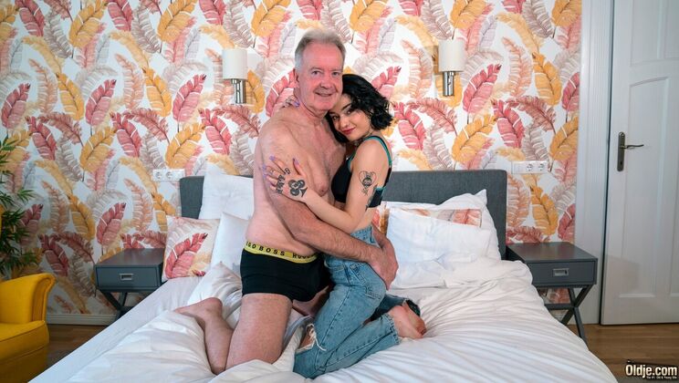 [Oldje] - Striptease for Old Man - Boris - Crystal Cherry