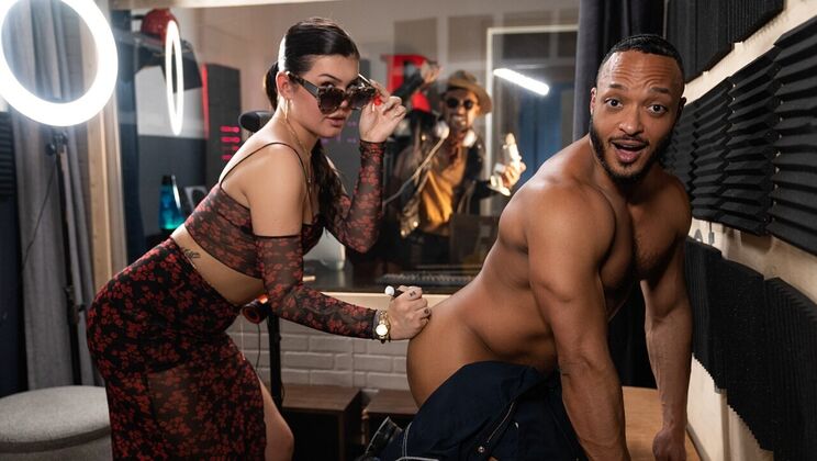 [TransAngels] - Daisy Taylor Gets Double Blowjob Fun - Daisy Taylor - Dillon Diaz