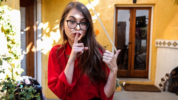 [PropertySex] - Blowjob Surprise with Riley Reid