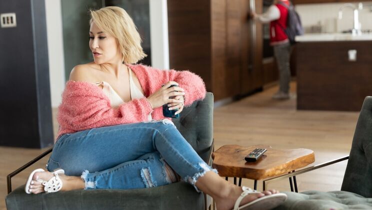 [FamilySinners] - Stepson Cums on Stepmom's Tits in Reverse Cowgirl - Ryan Keely - Joshua Lewis