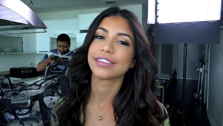 Brunette Petite Veronica Rodriguez Sloppy BJ