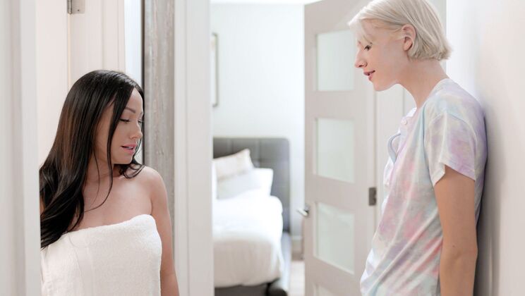 [Girlsway] - Early Birds - Lesbian Teens with Big Ass and Small Tits