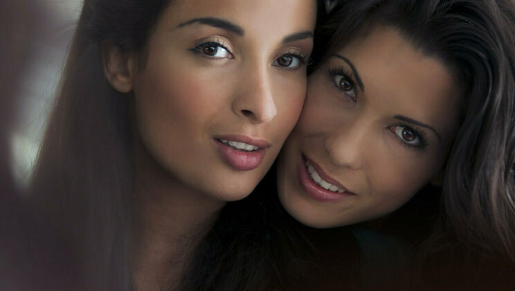 [SexArt] - Oiled and Trimmed for Your Pleasure - Anissa Kate - Alexa Tomas