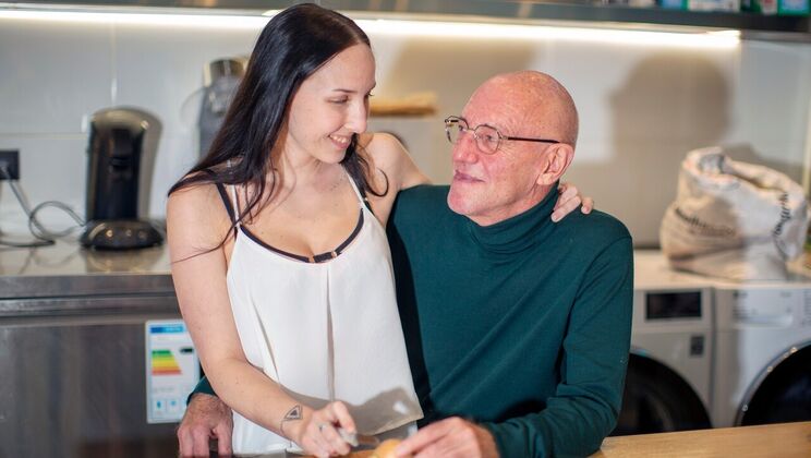 [Oldje] - Old and Young Pleasure Seekers - Bella Angel - Luc B