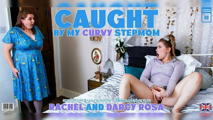 [Mature.nl] - British Teen Darcy Rosa and Her Curvy Stepmom's Lesbian Encounter