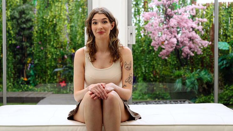 Bea's Pussy Licking and Fucking