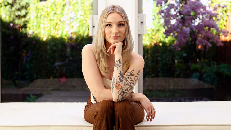 [CastingCouchHD] - Syrah in Deepthroat Action