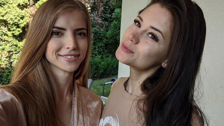[SuperPrivateX] - Emelie Crystal Licks Pussy of LittleCaprice - Emelie Crystal - LittleCaprice