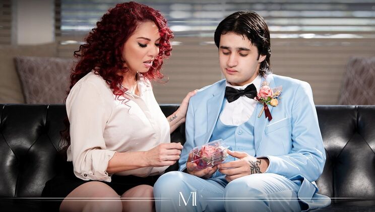 Kiki D'Aire & Elias Cash Hot 69 Position