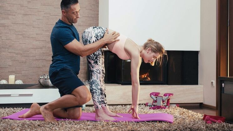 Short Hair Yoga Queen Gets Pussy Licked And Fucked